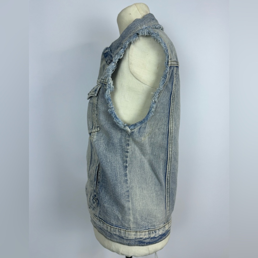Forever 21
Jean Vest - Picture 4 of 11